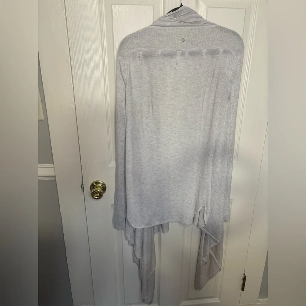 Lululemon Universal Wrap – Size 6 | Light Heather Grey | Cashmere-Blend